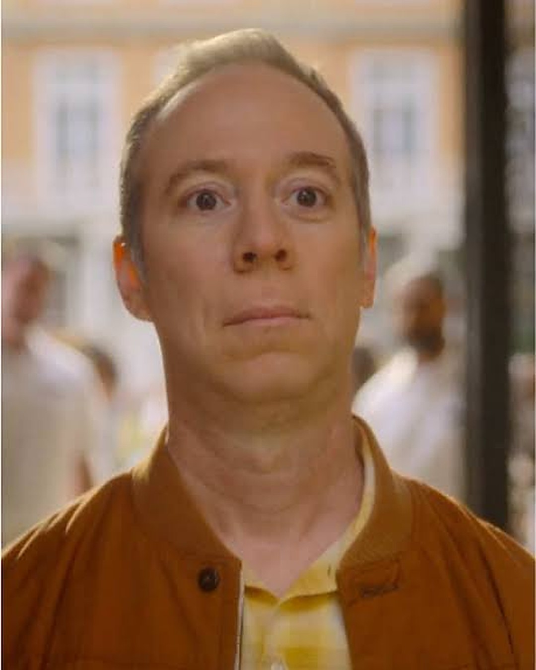 Kevin Sussman as Stuart Bloom, looking into the camera on a sunlit street